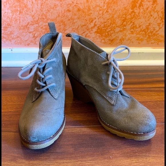 WHITE MOUNTAIN Suede Leather Ankle Bootie 9 - Picture 2 of 12